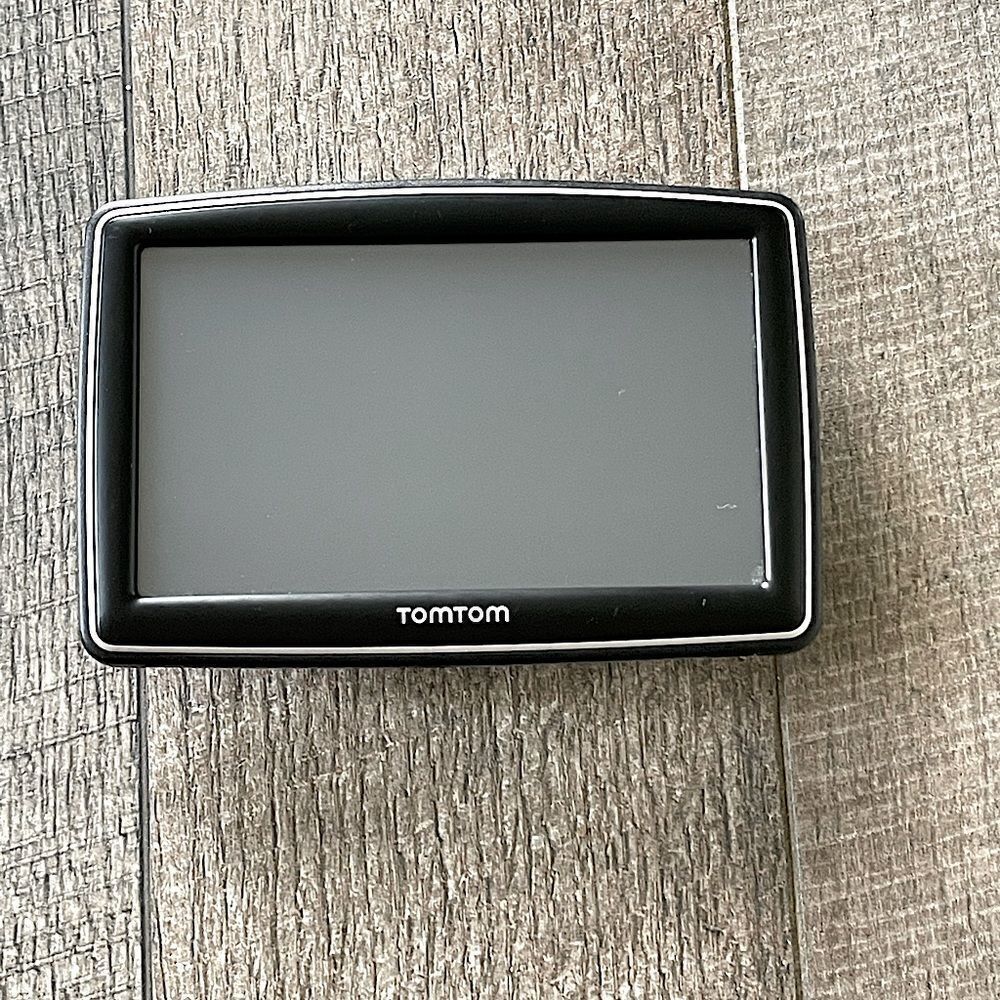 New! TomTom Handsfree GPS Navigation. With Car Adapter/Charger.